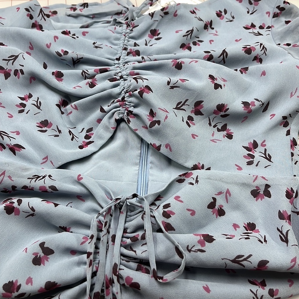 WAYF NWT Larissa Drawstring Ruffle Blue Floral Peekaboo Cut Out party Dress SZ M - Picture 6 of 14